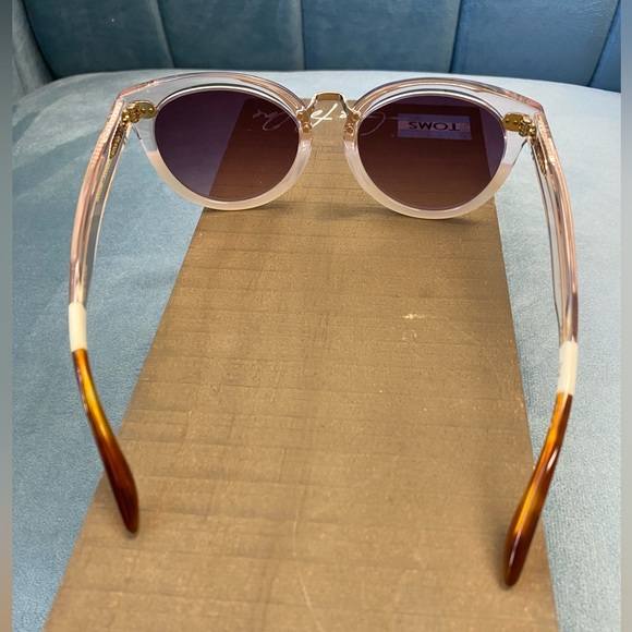 Brand New TOMS YVETTE Milky Pink Crystal Fade Sunglasses Violet Gradient Lens - Picture 4 of 9